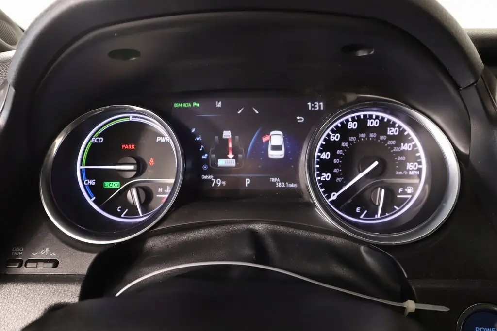 2019 Toyota Camry Hybrid LE photo 4