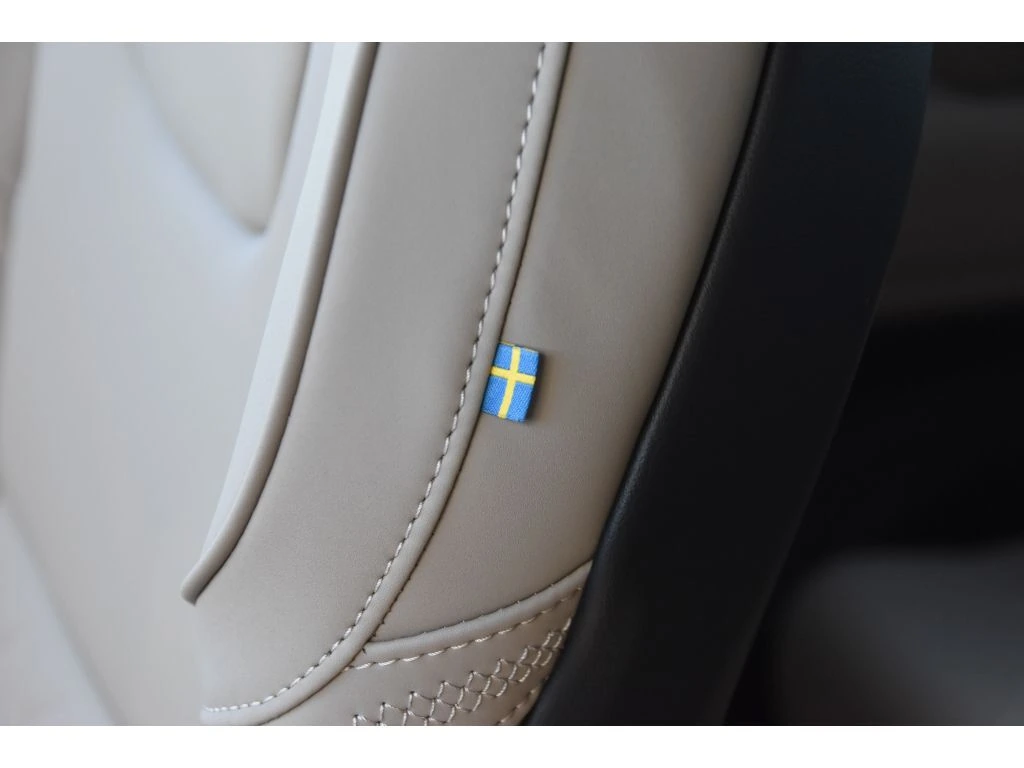 2026 Volvo - image 40