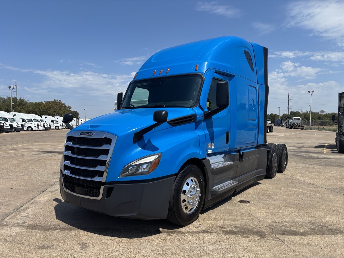 2023 FREIGHTLINER Cascadia
