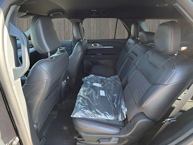 2025 Ford Explorer ST-Line - Photo 13