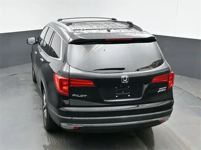 2017 Honda Pilot Touring photo 24