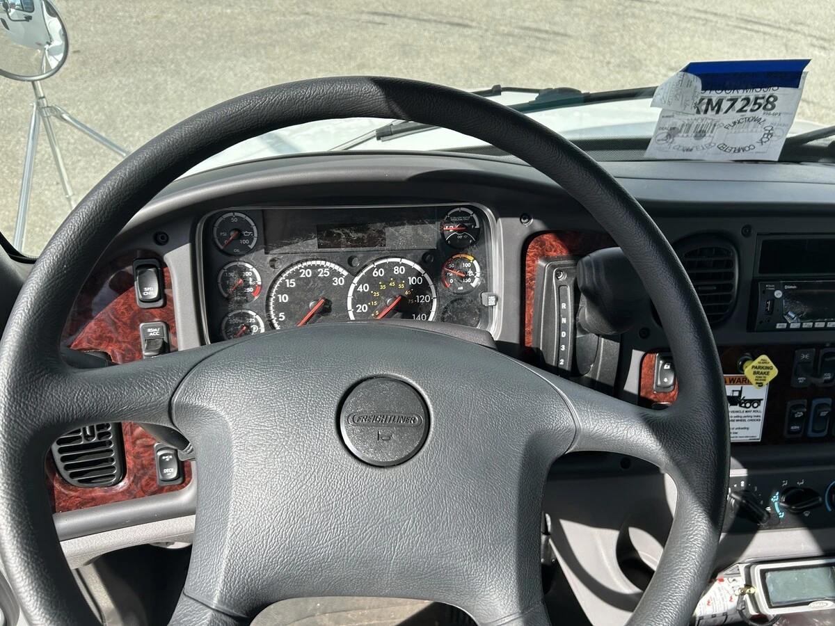2027 Freightliner M2 106 — photo 6