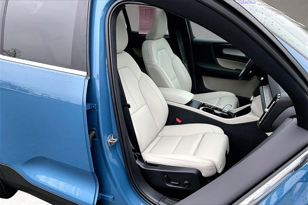 2024 Volvo - image 29