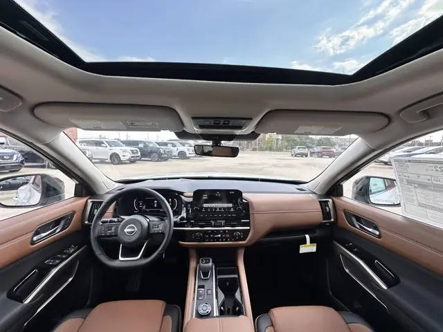 2025 Nissan Pathfinder Platinum photo 25