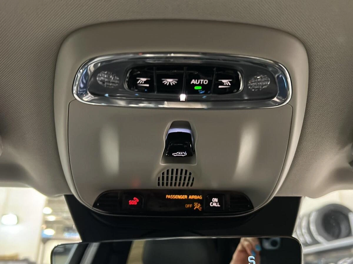 2021 Volvo - image 27