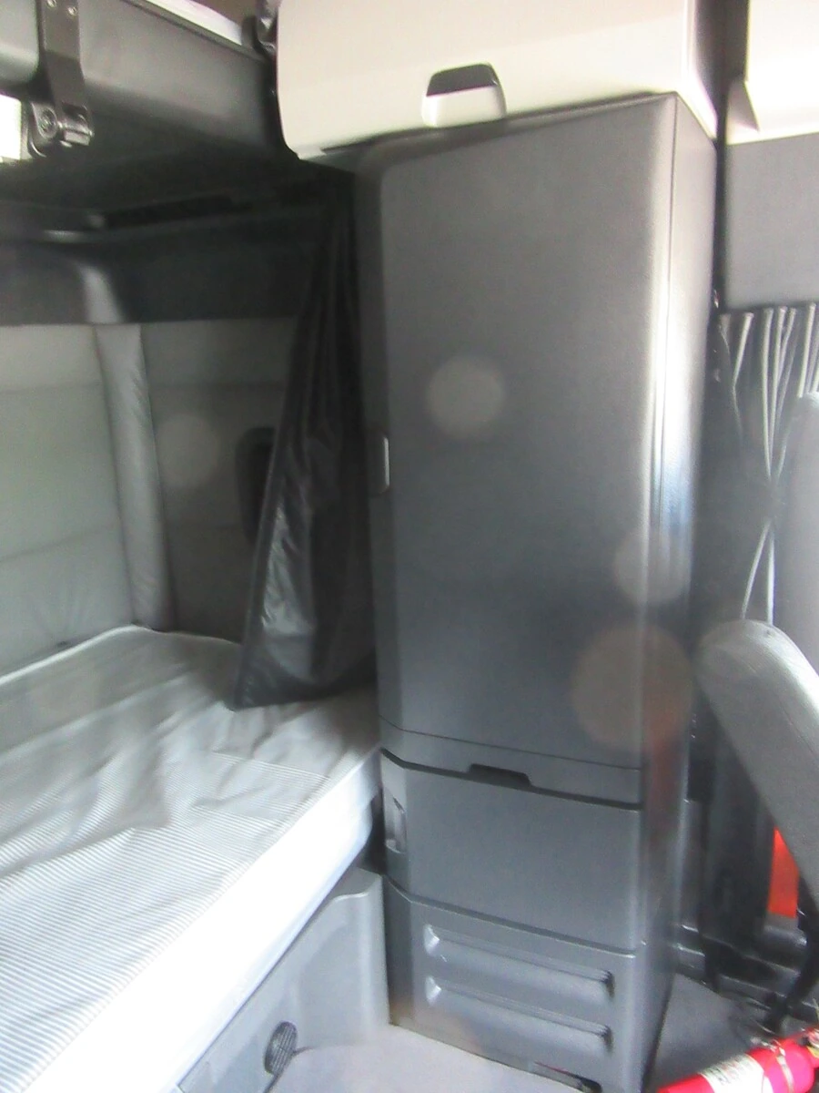 2022 Freightliner Cascadia - image 24