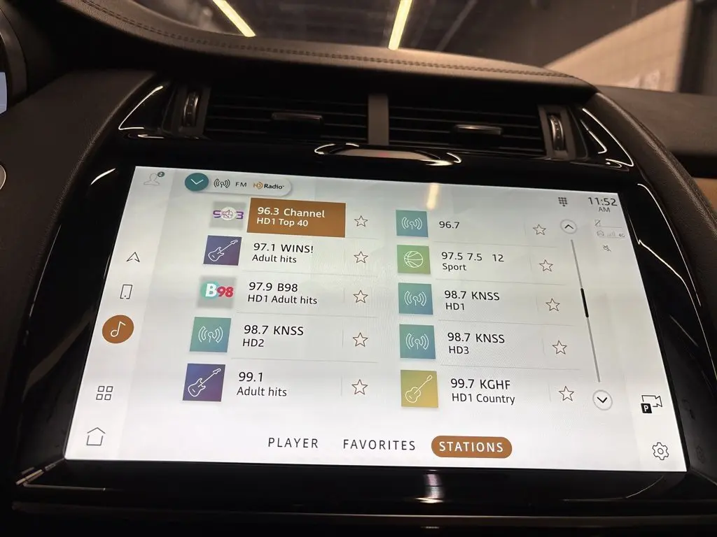 2021 Jaguar E-PACE P250 SE photo 6