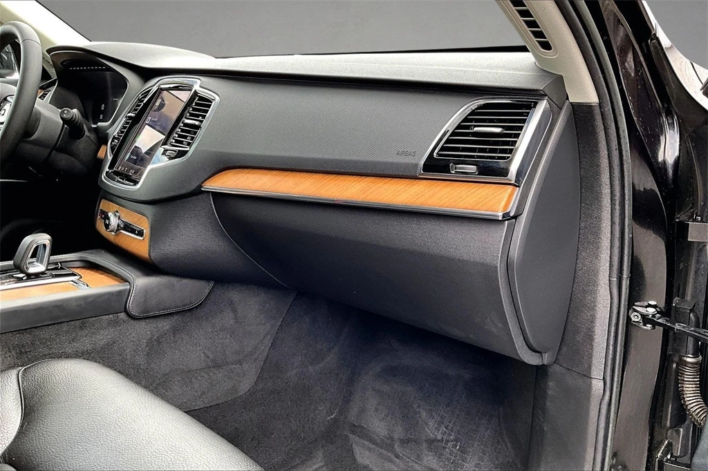 2023 Volvo - image 26