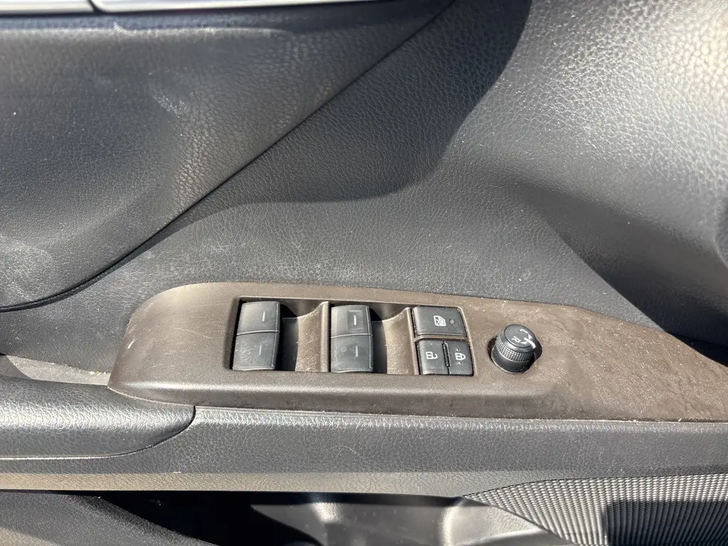2023 Toyota Camry SE photo 22