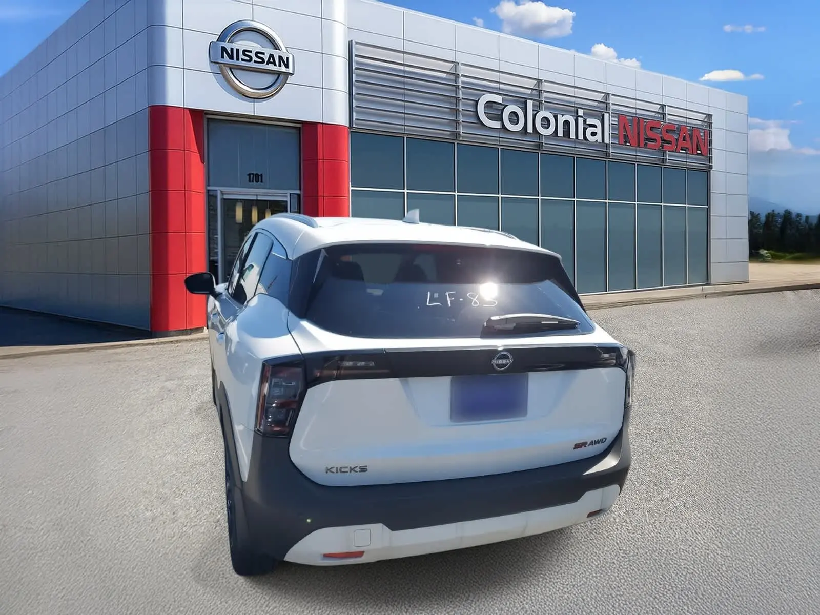 2025 Nissan Kicks SR photo 4