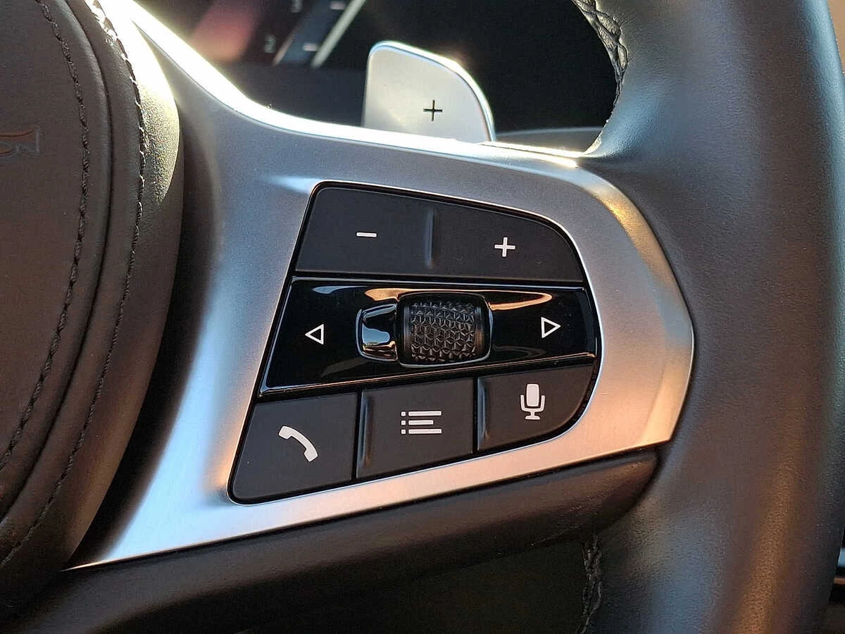 2023 BMW 3 Series 330i - Photo 18