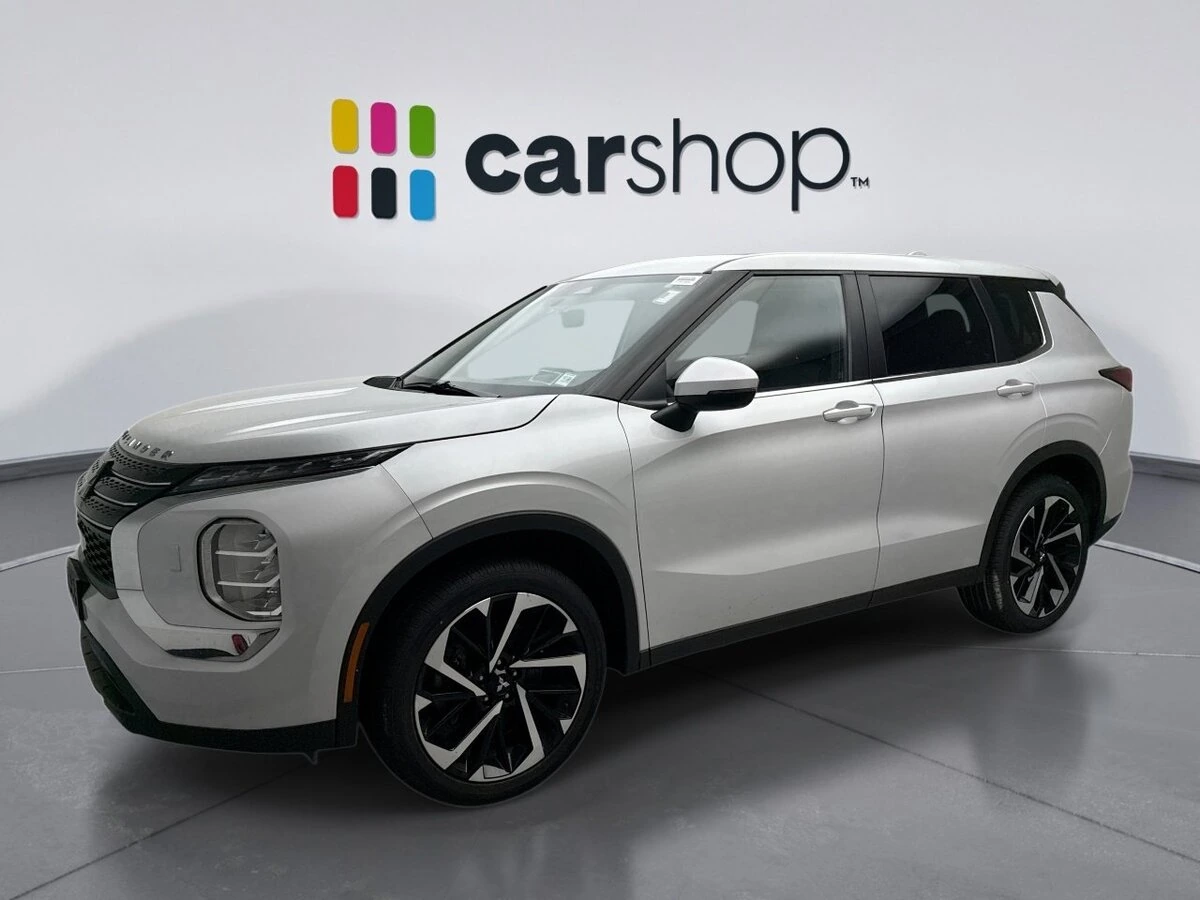 2022 Mitsubishi Outlander ES S-AWC's photo