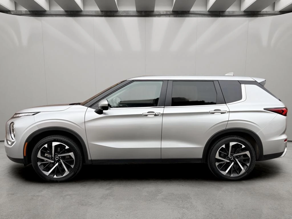 Used 2024 Mitsubishi Outlander SE with VIN JA4J4VA81RZ080213 for sale in Kansas City