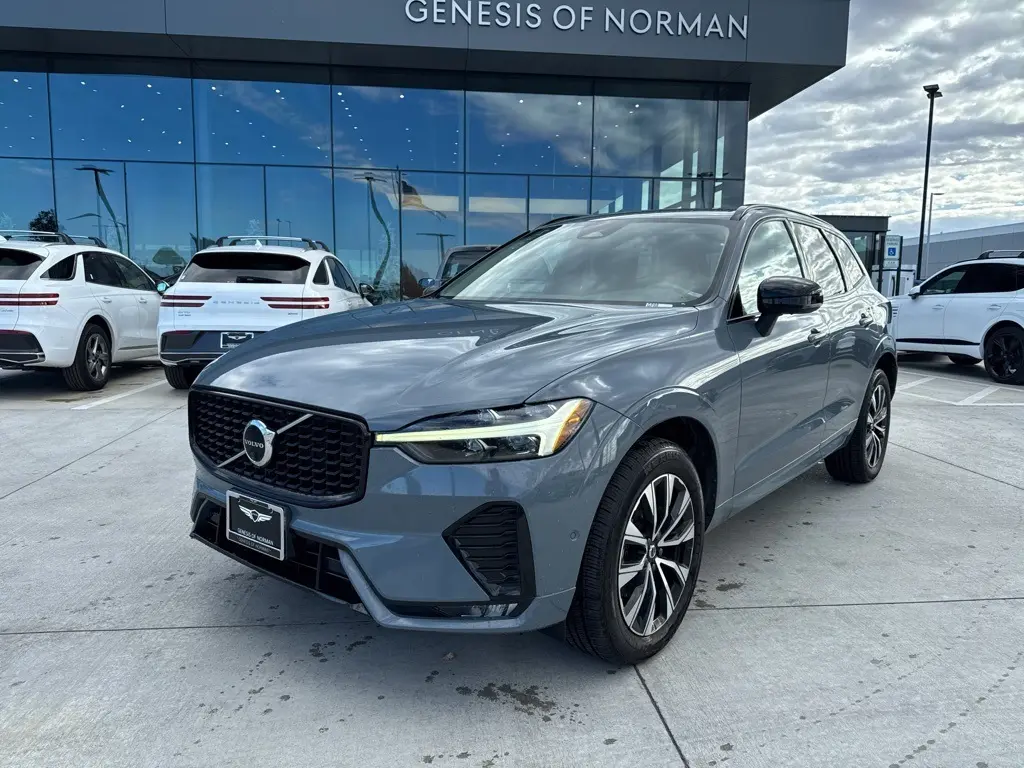 2023 Volvo XC60 Plus's photo