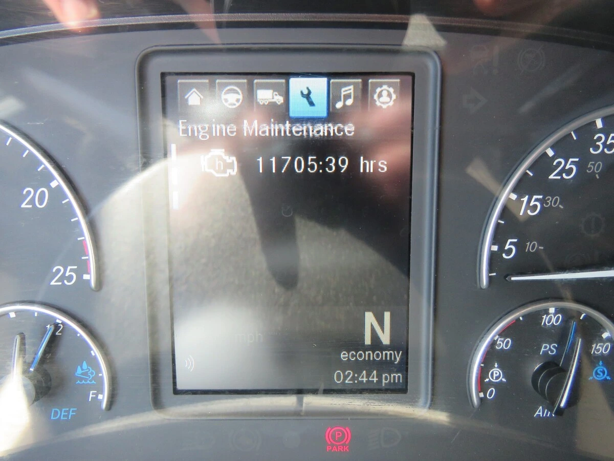 2022 Freightliner Cascadia - image 23