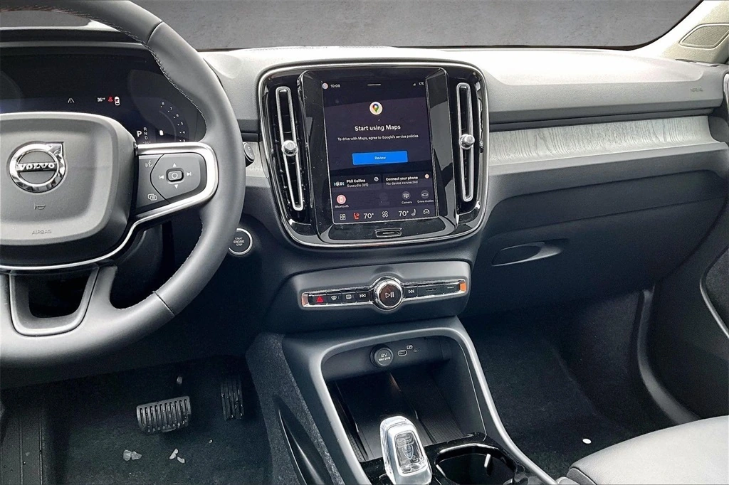 2026 Volvo - image 6