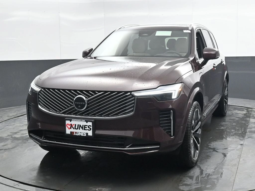 2026 Volvo - image 5