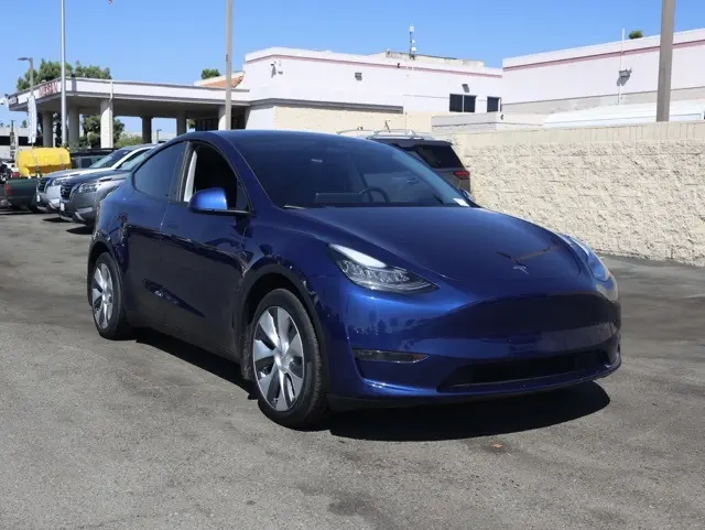 2023 Tesla Model Y Long Range's photo