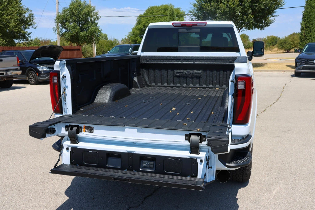 2026 GMC Sierra 3500HD Denali Ultimate - Photo 11