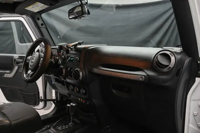 2015 Jeep Wrangler Unlimited Sport photo 17
