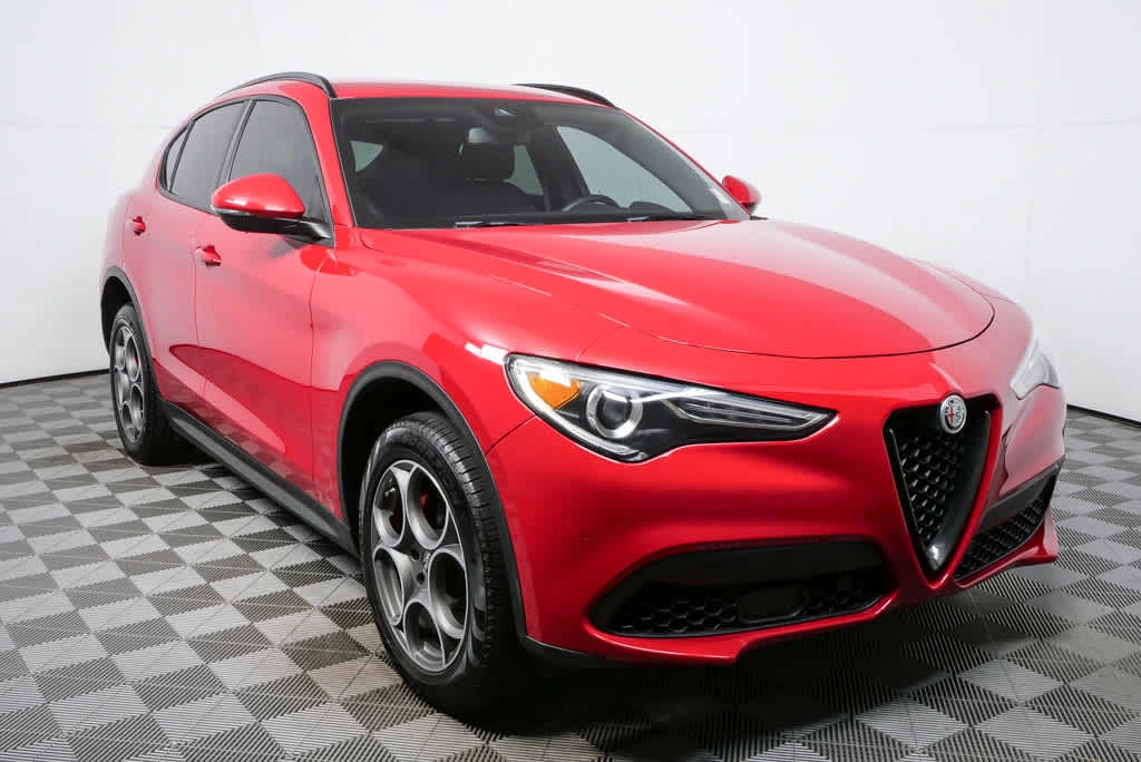 2022 Alfa Romeo Stelvio Base