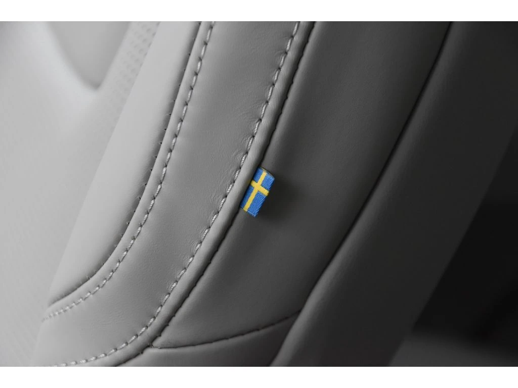 2026 Volvo - image 34