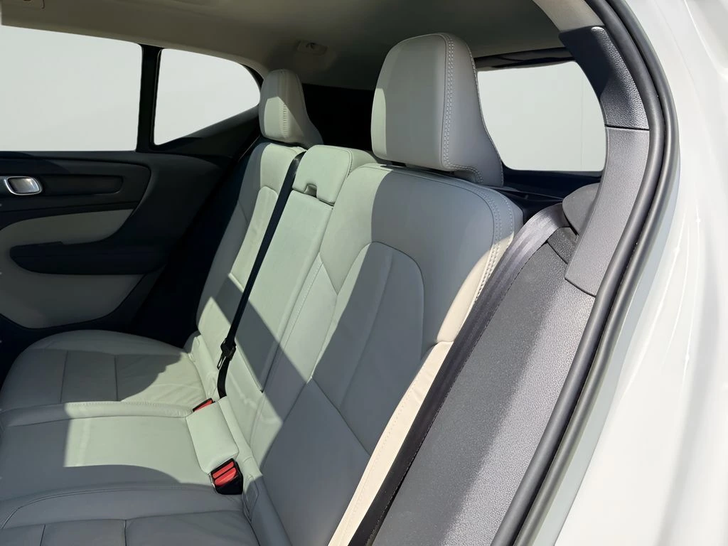 2023 Volvo - image 12