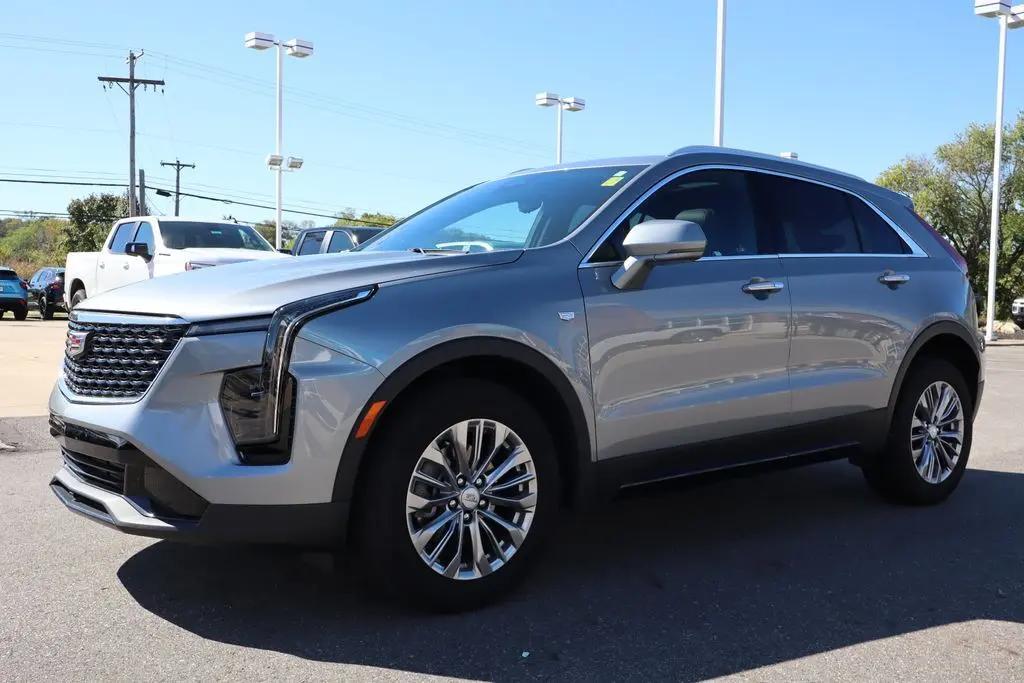 2024 Cadillac XT4 Premium Luxury photo 3