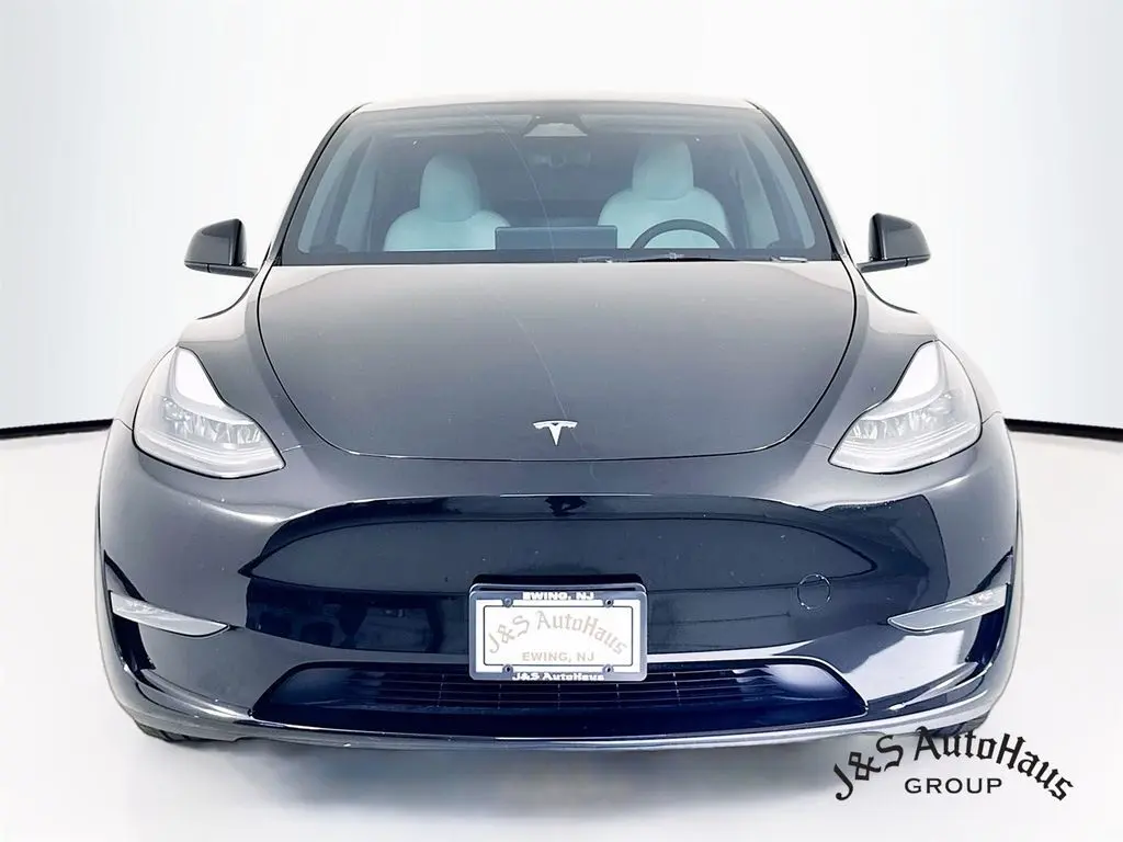 2023 Tesla Model Y Long Range photo 2
