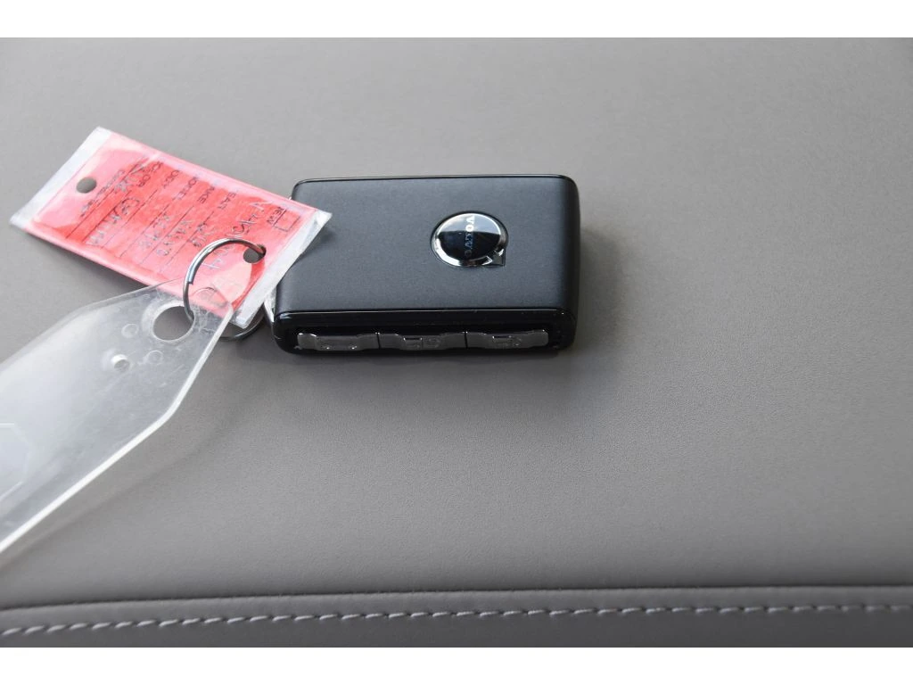 2026 Volvo - image 40