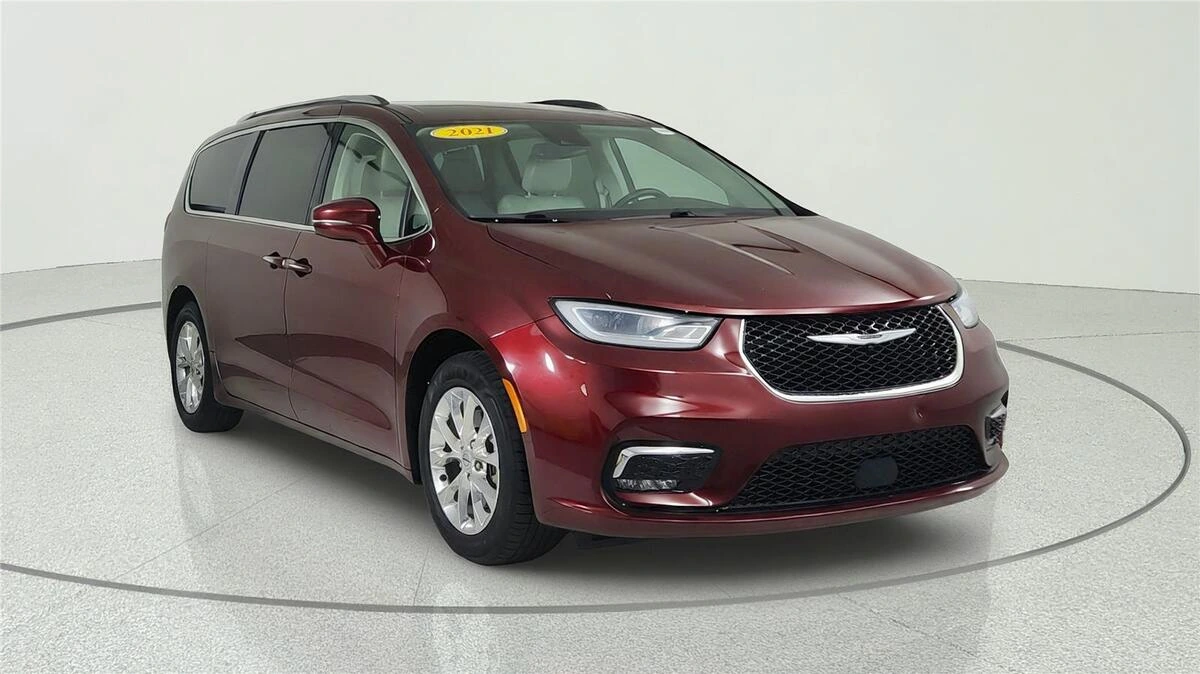 2021 Chrysler Pacifica Touring L's photo