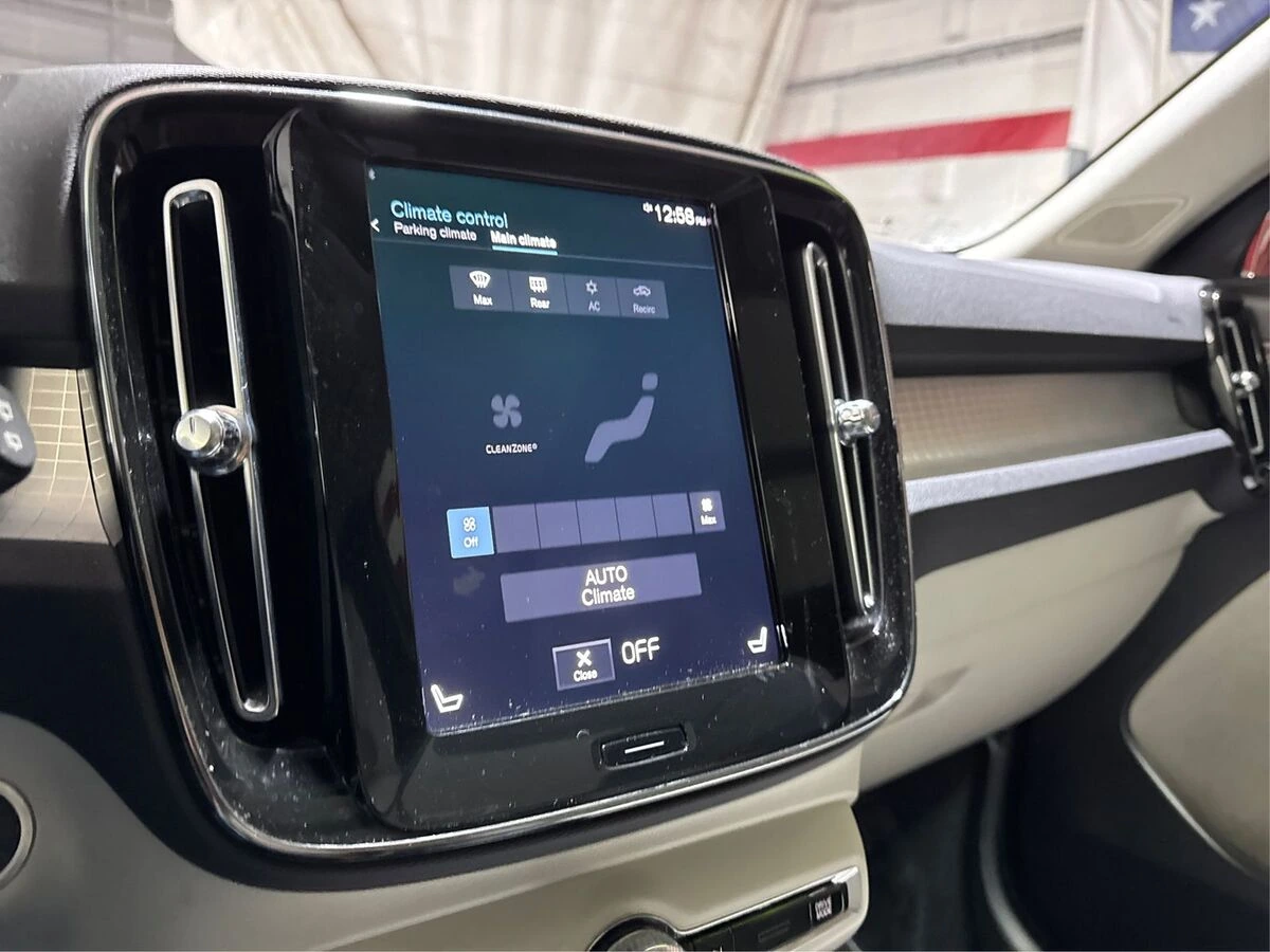 2021 Volvo - image 25