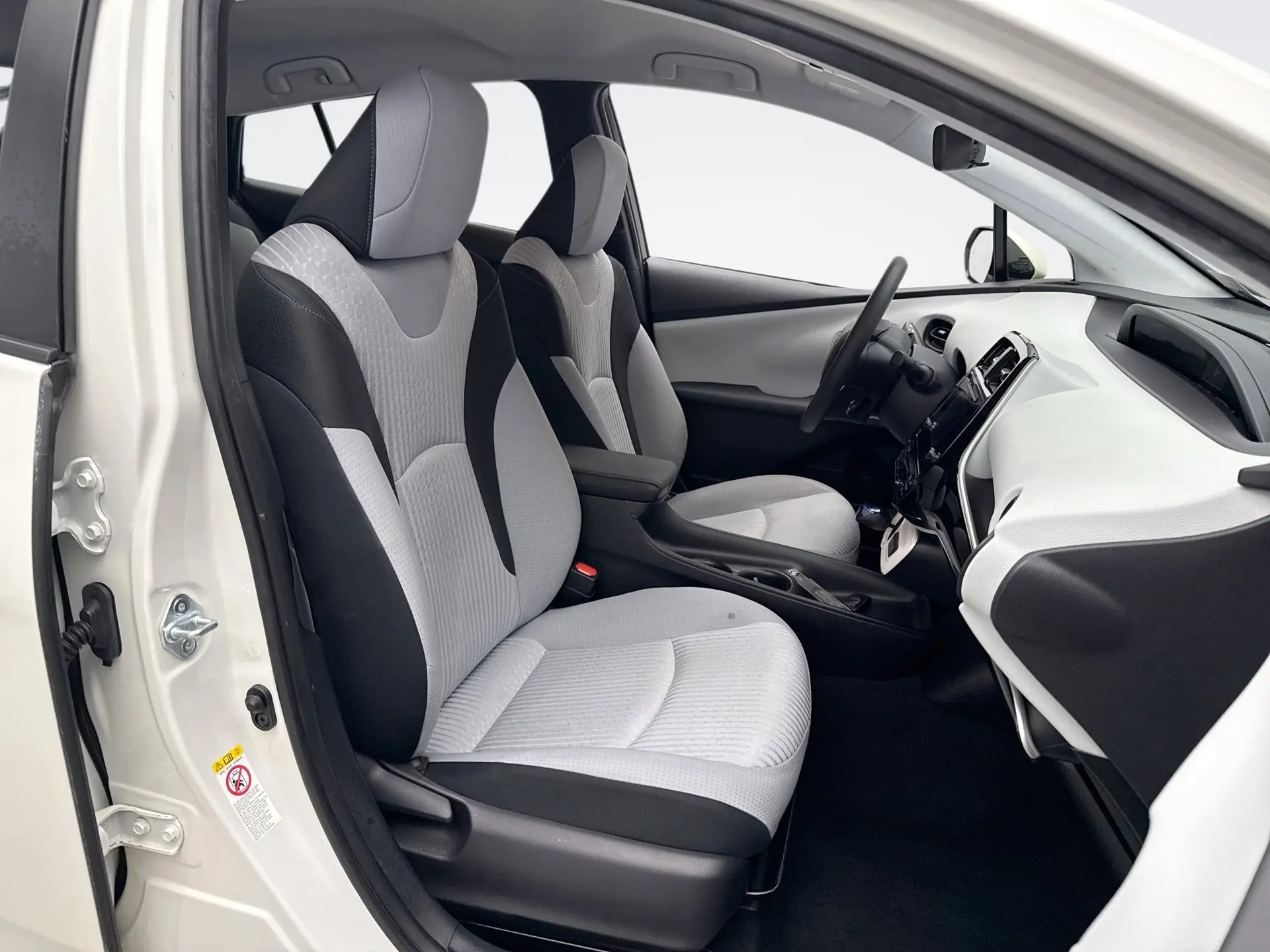 2017 Toyota Prius One Two photo 16