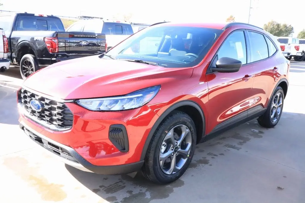 2026 Ford Escape ST-Line photo 2