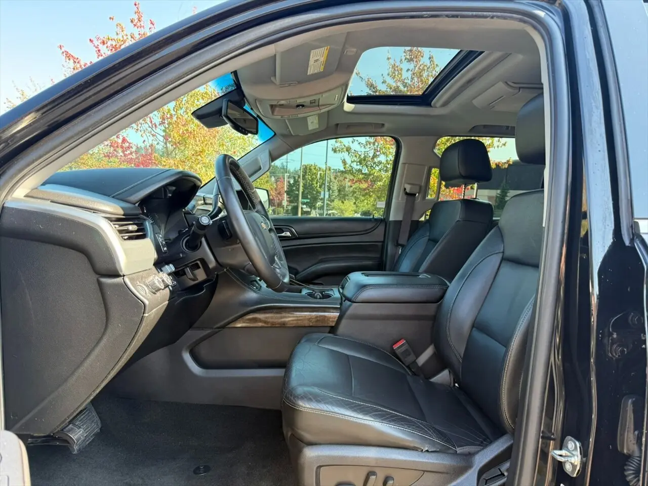 2016 Chevrolet Suburban LT photo 9
