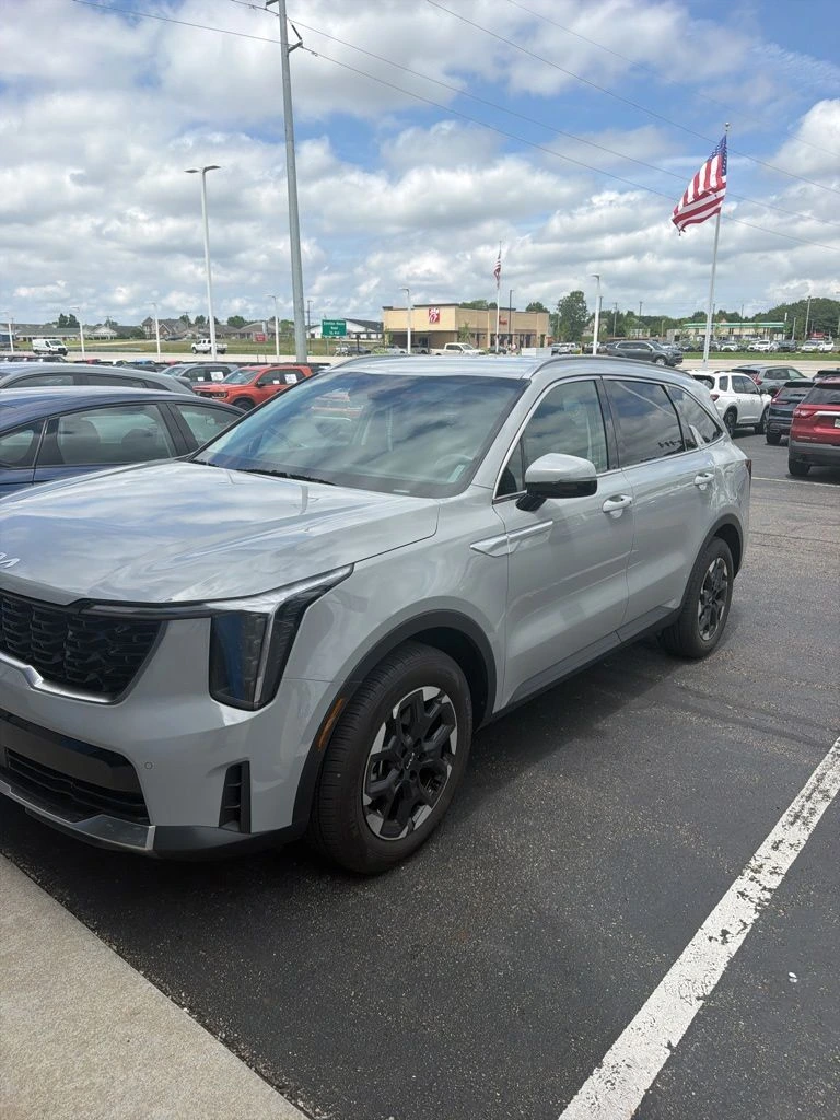 2025 Kia Sorento S AT's photo