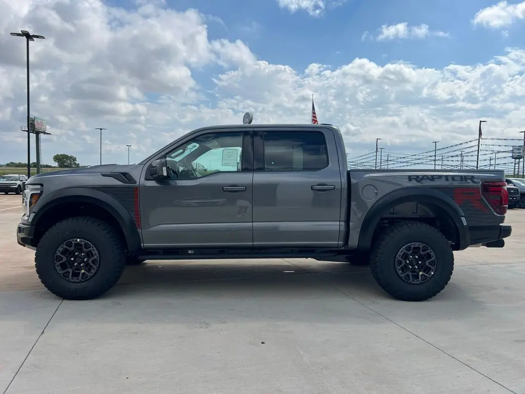 2025 Ford F-150 Raptor photo 2
