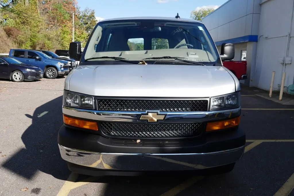 2025 Chevrolet Express 2500 Work Van Cargo photo 2