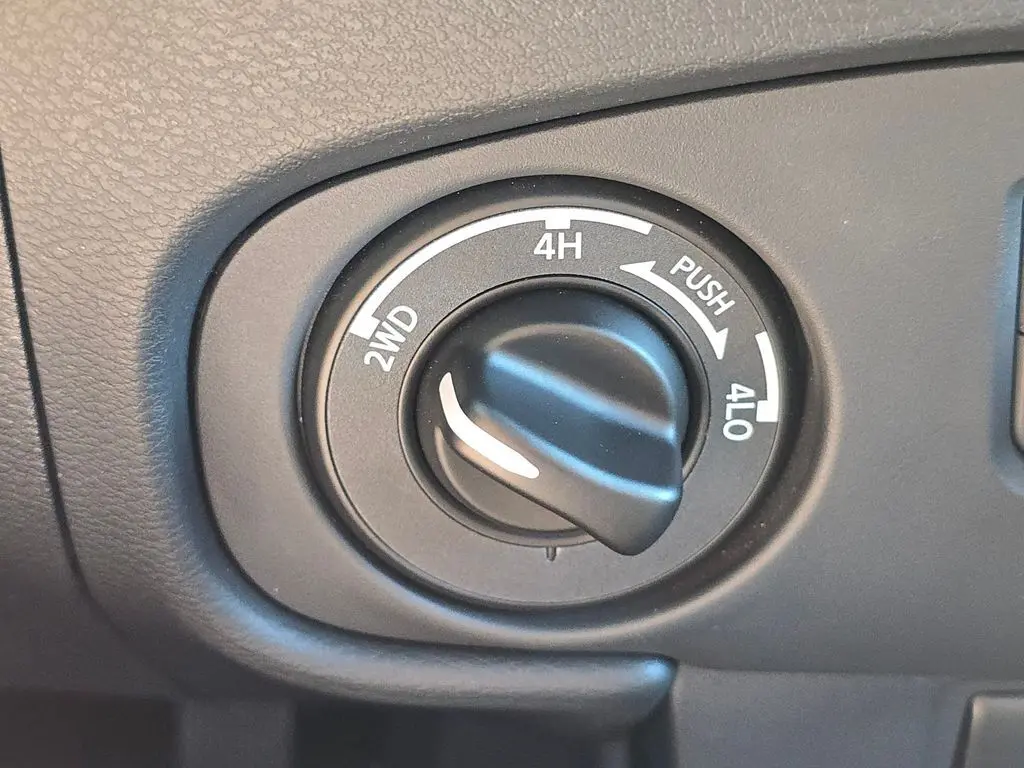 2023 Nissan Frontier PRO-4X photo 4