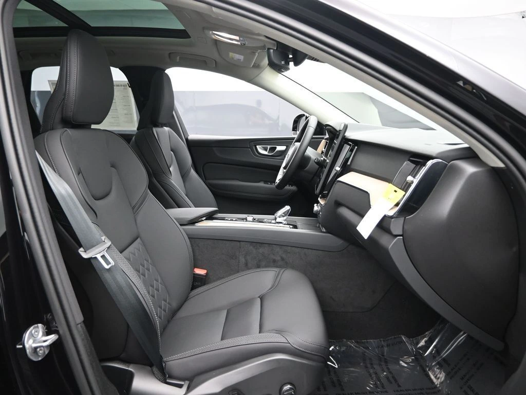 2026 Volvo XC60 Plus - Photo 28