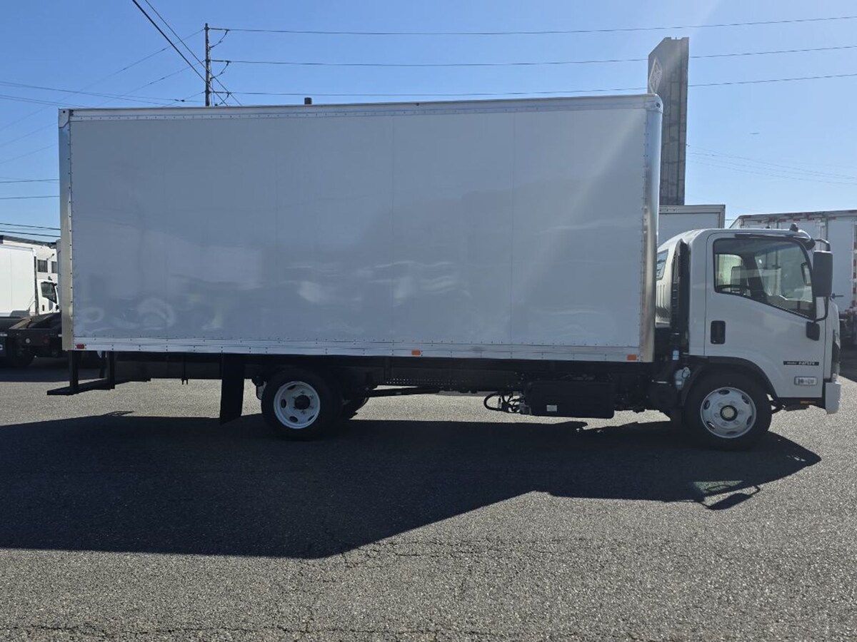 2026 Isuzu NRR in Mount Vernon, WA — photo 4