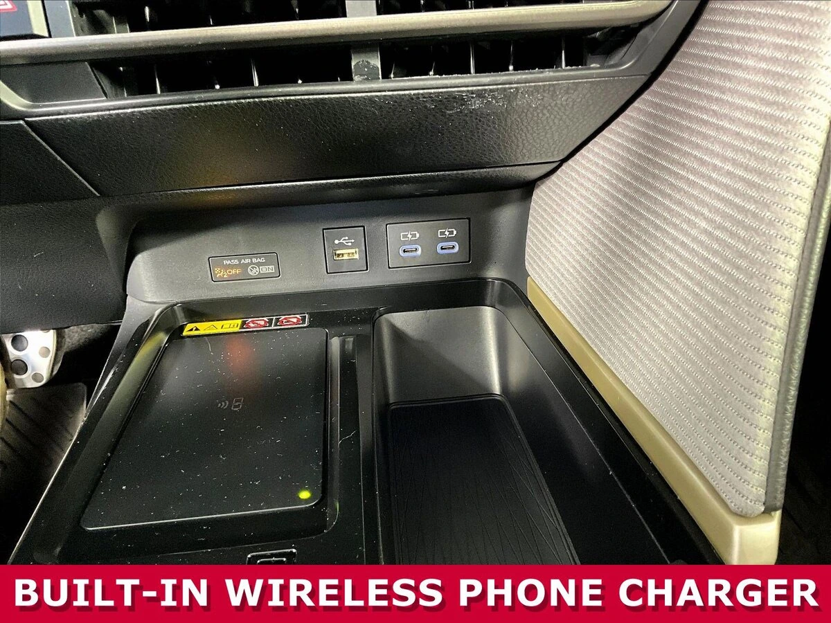 2025 Toyota Camry SE - Photo 15