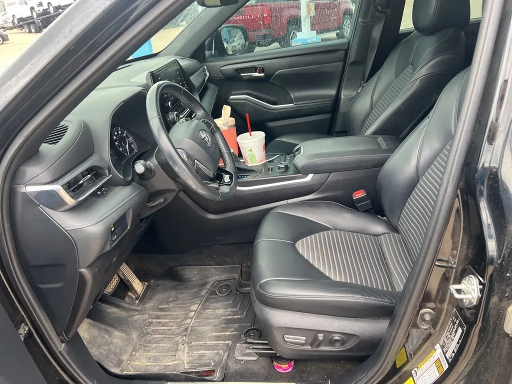 2021 Toyota Highlander XSE photo 16