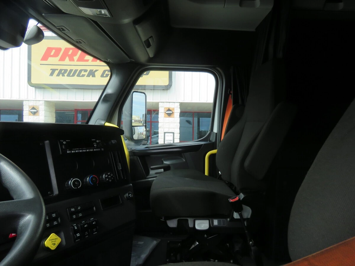 2024 Freightliner Cascadia - image 14