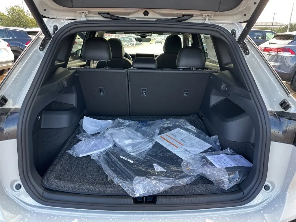 2025 Volkswagen Tiguan SE R-Line Black photo 11
