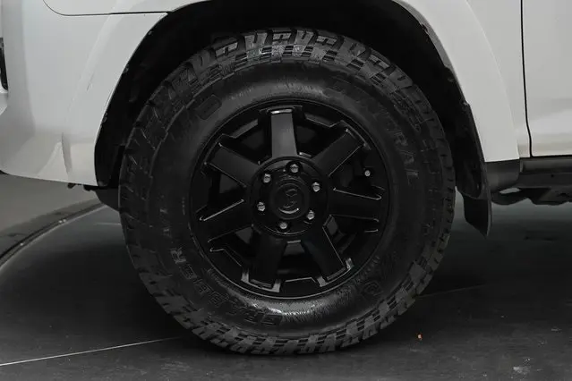 2018 Toyota 4Runner TRD Off-Road photo 7