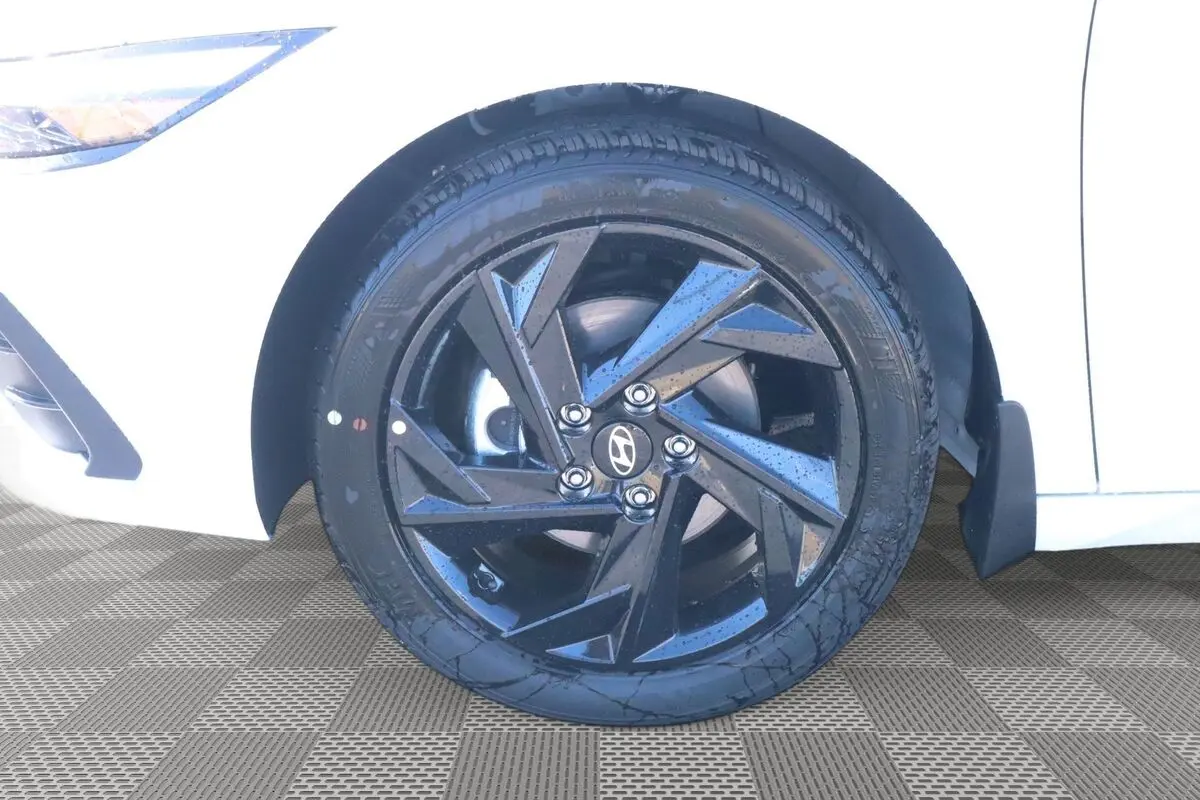 2026 Hyundai Elantra SEL Sport photo 4