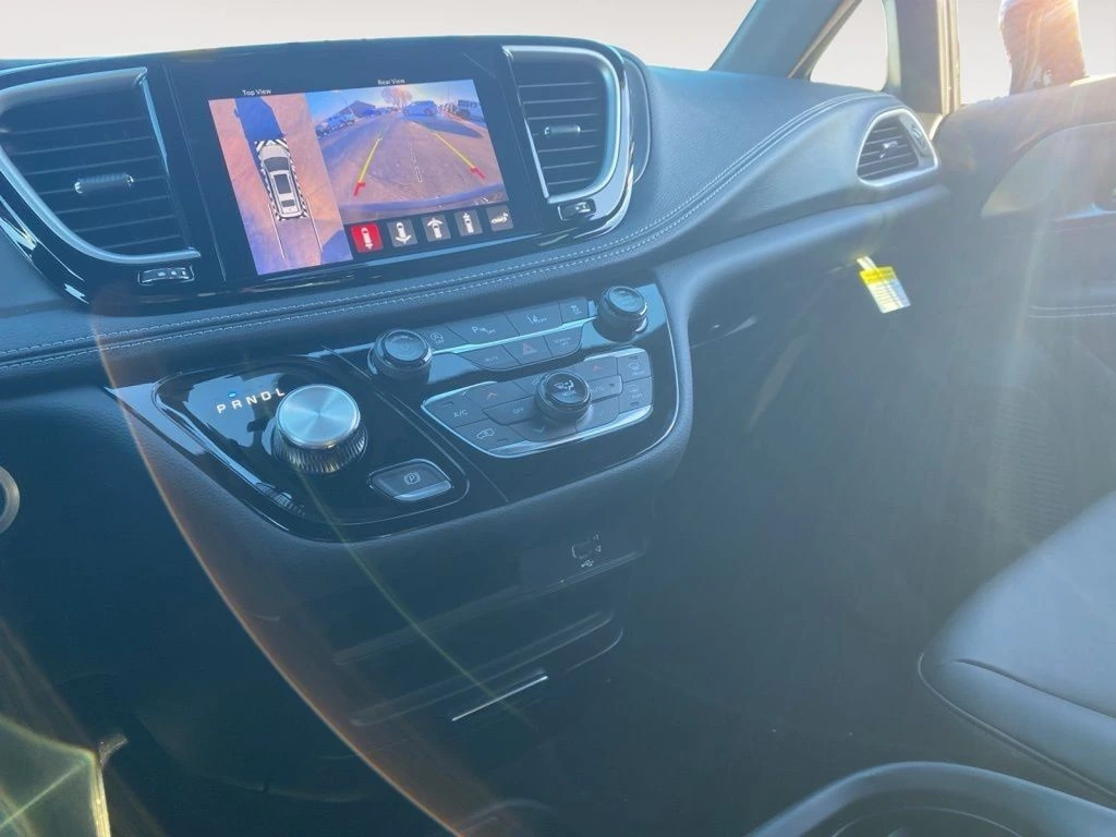 2026 Chrysler Pacifica Select - Photo 44