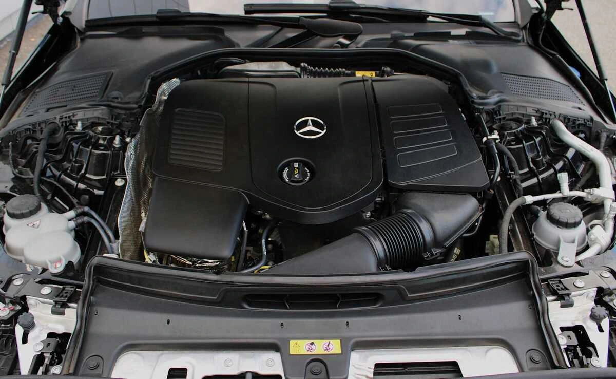 2025 Mercedes-Benz C-Class Sedan C 300 - Photo 40