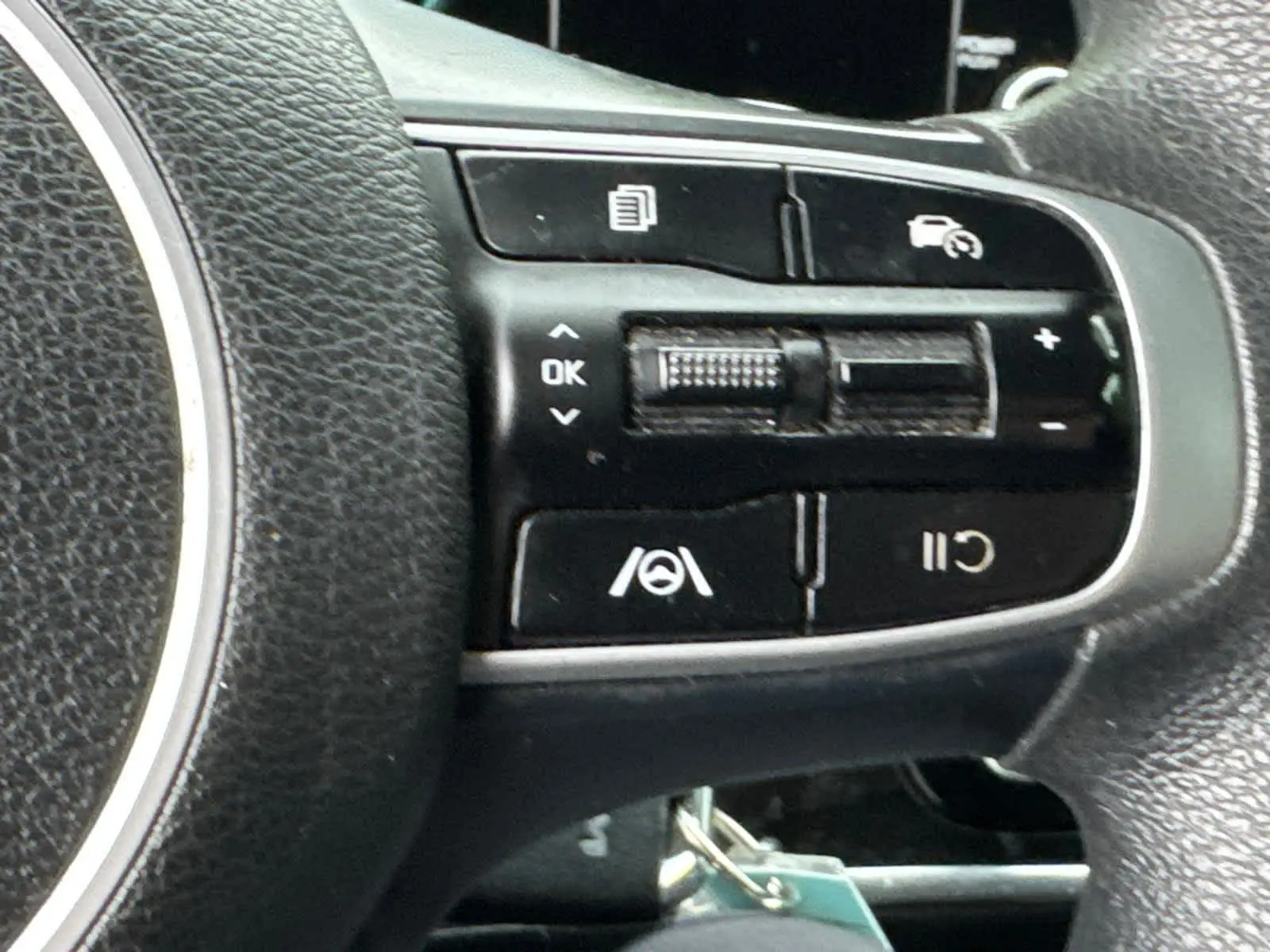 2023 Kia Sportage Hybrid LX photo 18